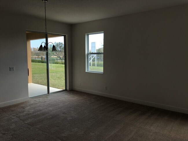 Building Photo - 4 BED HOME LOCATED IN WINTER GARDEN!