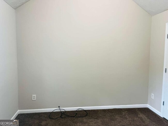 Building Photo - 690 Escalade Dr
