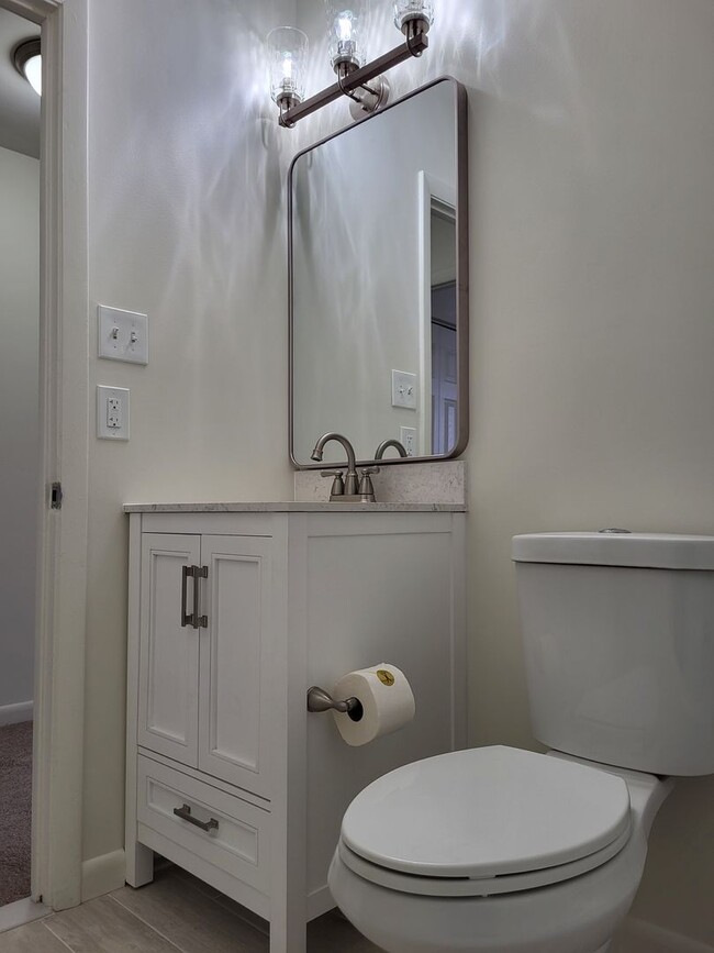 Building Photo - RENOVATED 3 Bedroom Community Treasure!