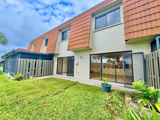 Building Photo - 1415 SW 110th Way