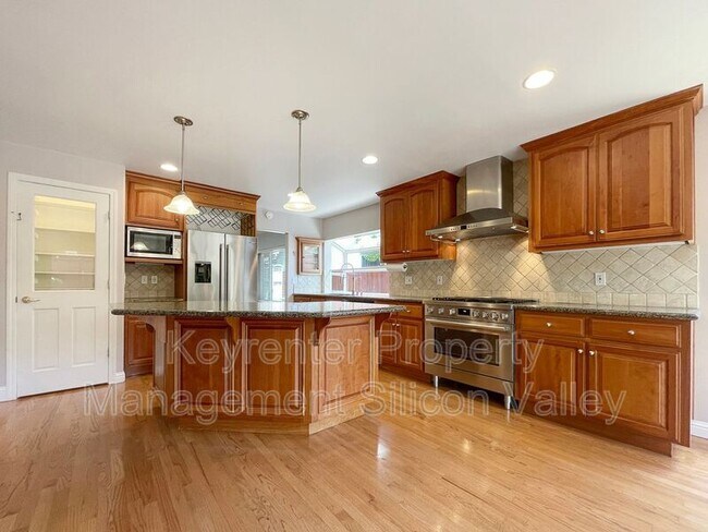 Building Photo - 2261 Plummer Ave