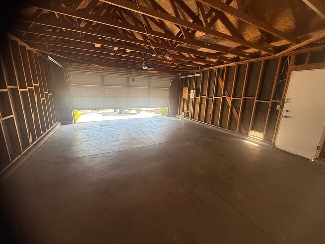 Building Photo - Victorville Home- Nice 2 Bedroom, 2 Bathro...