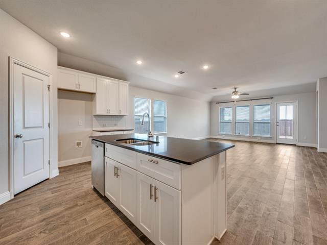 Building Photo - 930 Waterview Dr