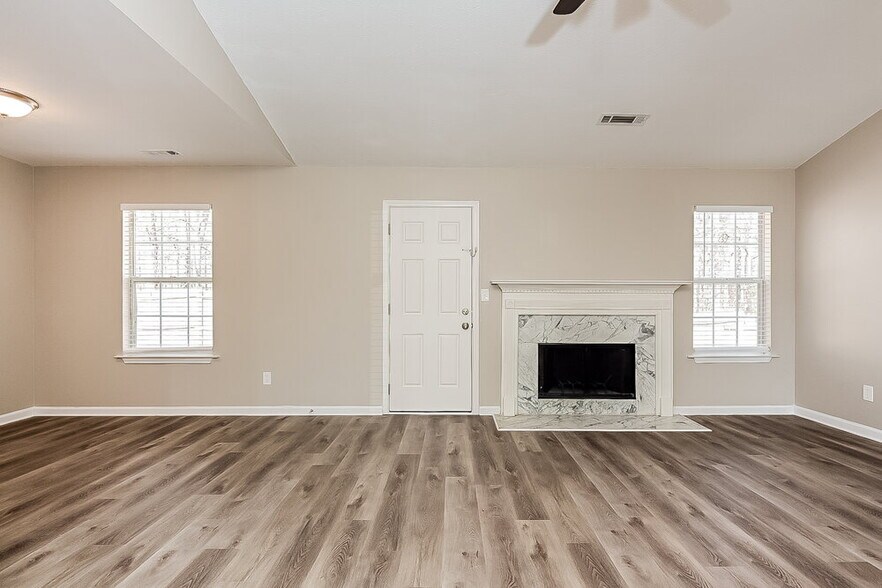 Building Photo - 3060 Century Ln