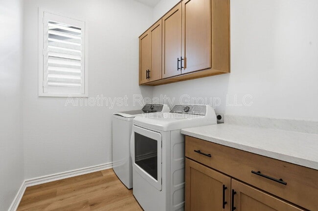 Building Photo - 15660 W Pershing St