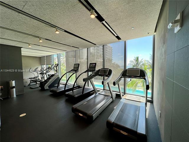 Building Photo - 460 NE 28th St