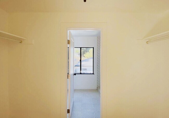 Building Photo - 1520 Marsden St
