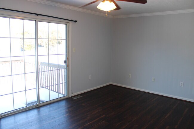 Building Photo - 280 Mike Dr