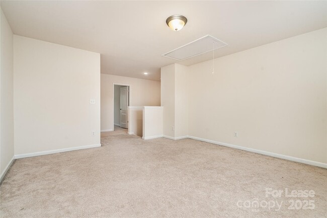 Building Photo - 493 Twelve Oaks Ln