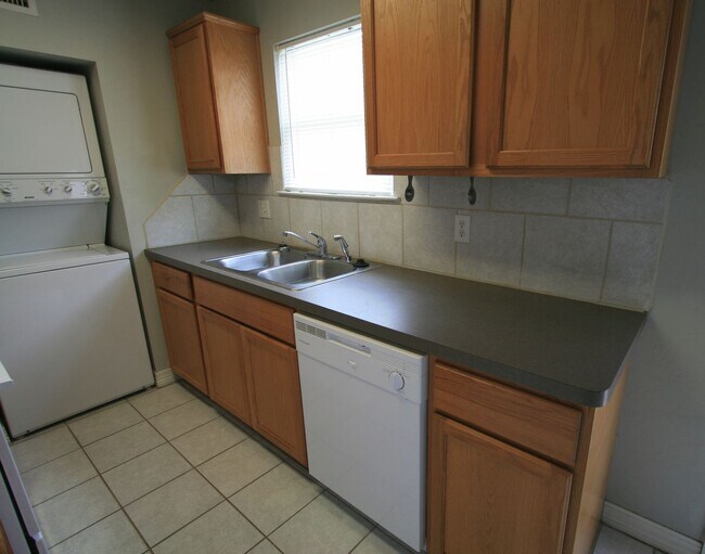 Building Photo - 4402 Boyett St