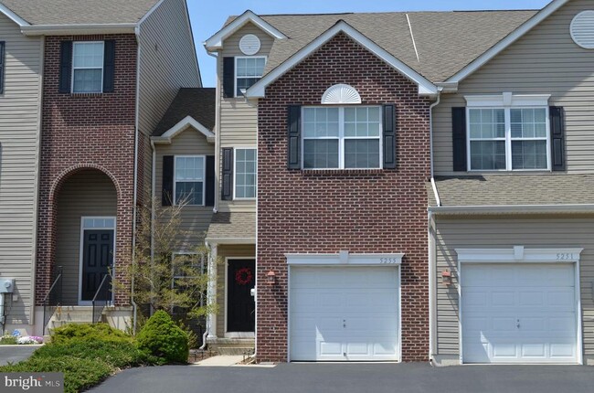 Building Photo - 5255 Spring Ridge Dr E