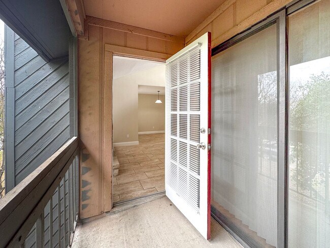 Building Photo - 3843