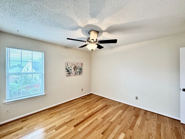 Building Photo - 4-Bedroom Home in Rock Creek Available NOW...