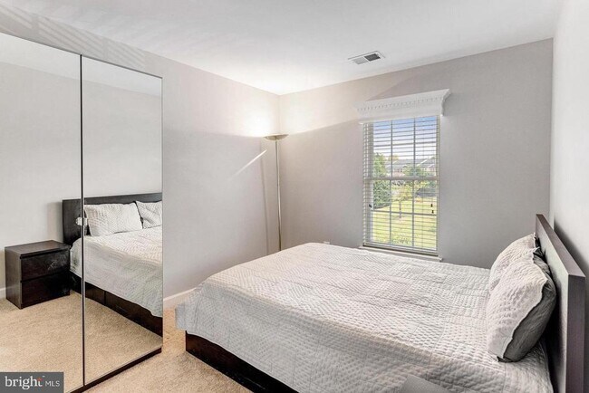 Building Photo - 14220 Madrigal Dr