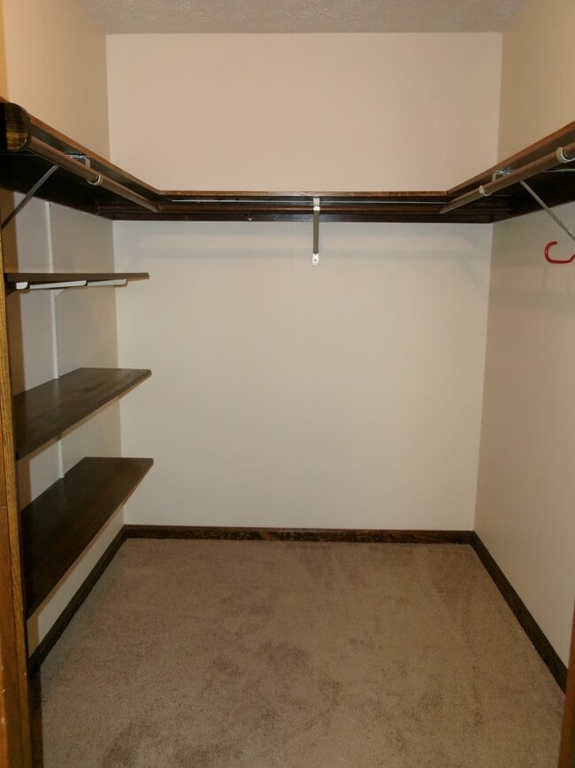Building Photo - 23320 Red Oak Ct