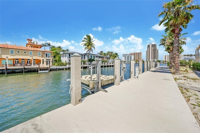 Building Photo - 200 Plaza Las Olas