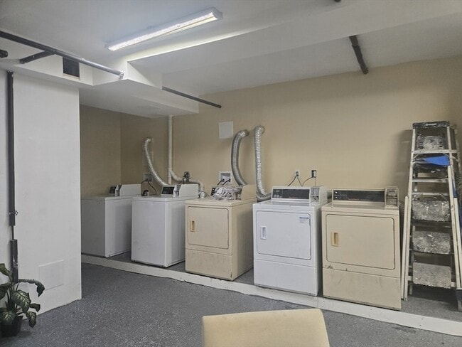 Building Photo - 1111-1115 Blue Hill Avenue Unit 10