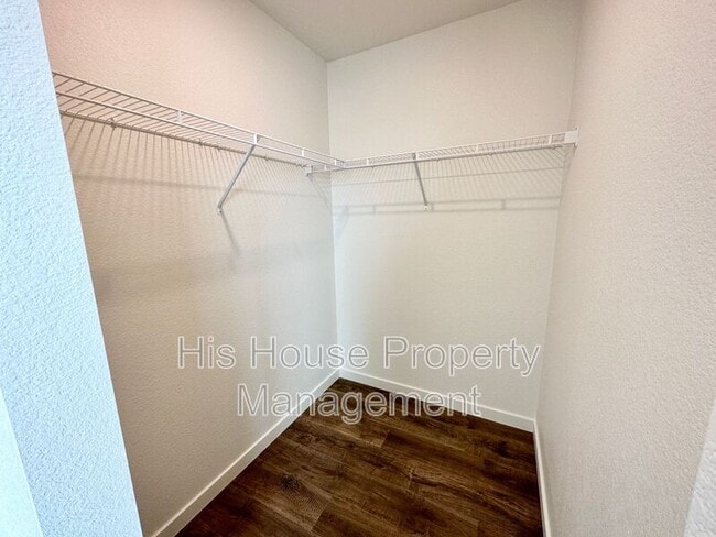 Building Photo - 3913 Canoe St