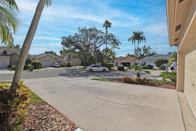 Building Photo - 716 Juniper Ln