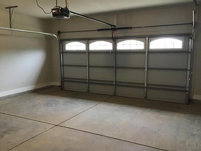Building Photo - 700 Rivulet Dr SW