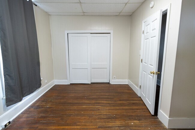 Building Photo - 1403 Hinkson Ave