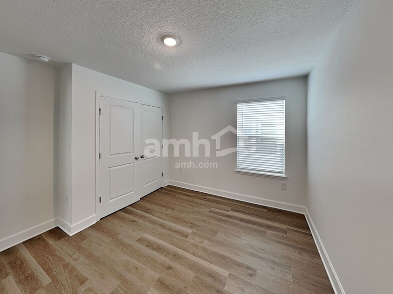 Building Photo - 3316 Muscatine Ave