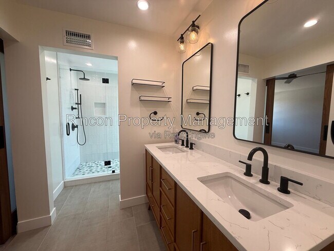 Building Photo - 13106 Knotty Pine St