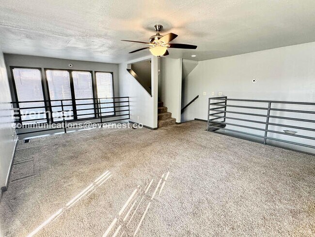 Building Photo - 1327 S Lawton Ave