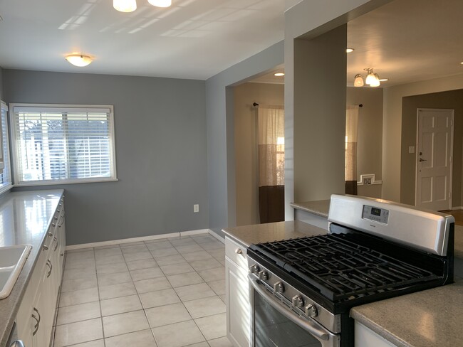 Kitchen - 5918 Ladera Park Ave