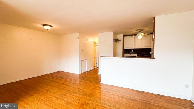 Building Photo - 5464 Vicaris St