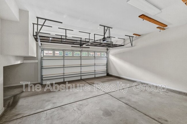 Building Photo - 8611 Macedonia Lake Dr