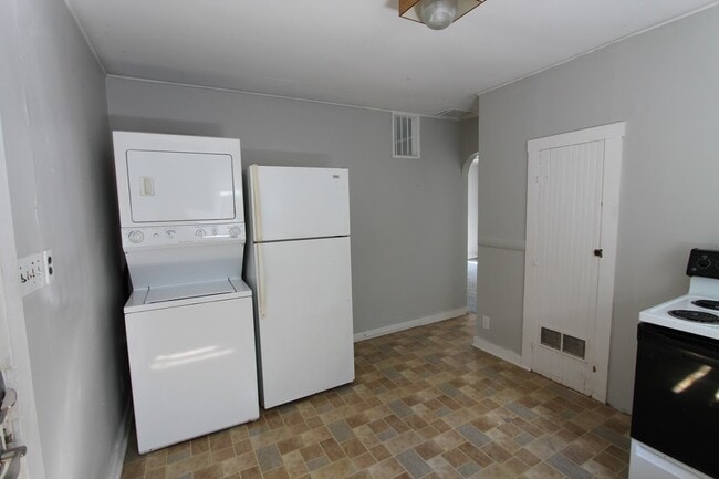 Building Photo - In-Unit Washer and Dryer