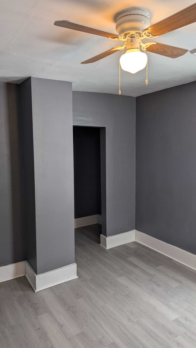 Building Photo - 812 E 3rd St