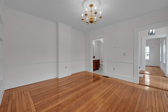 Building Photo - 22 School St