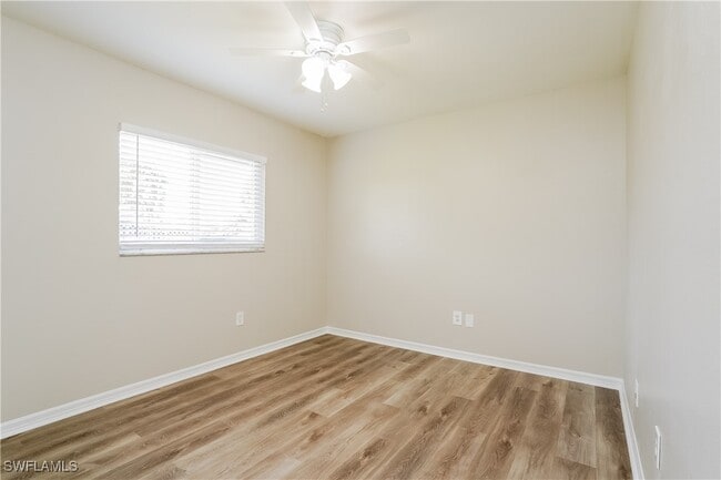 Building Photo - 820 SW 11th Ct
