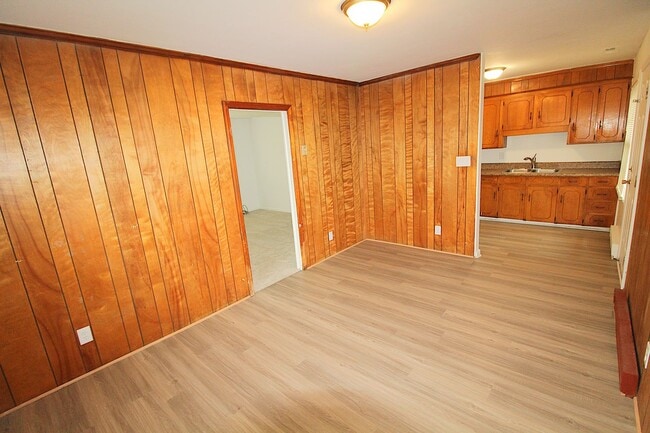 Building Photo - Freshly Updated 3-Bedroom Ranch with New Carpet & Paint