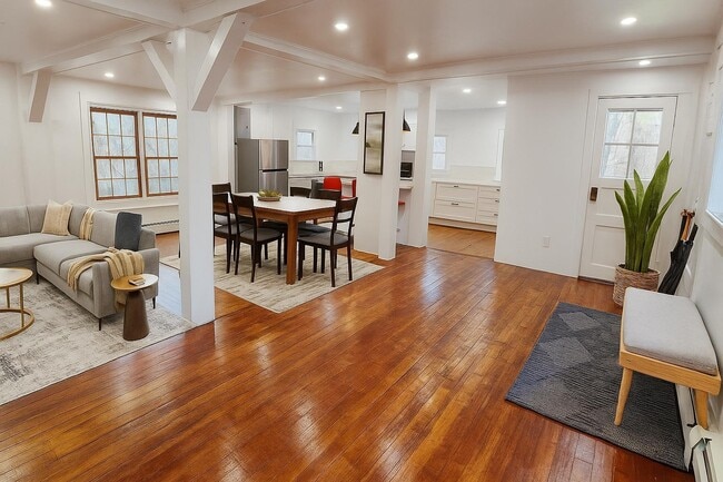 Building Photo - 1206 Bassett Rd