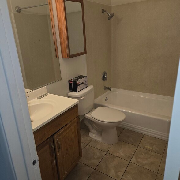 Building Photo - 2613 Andover Ave