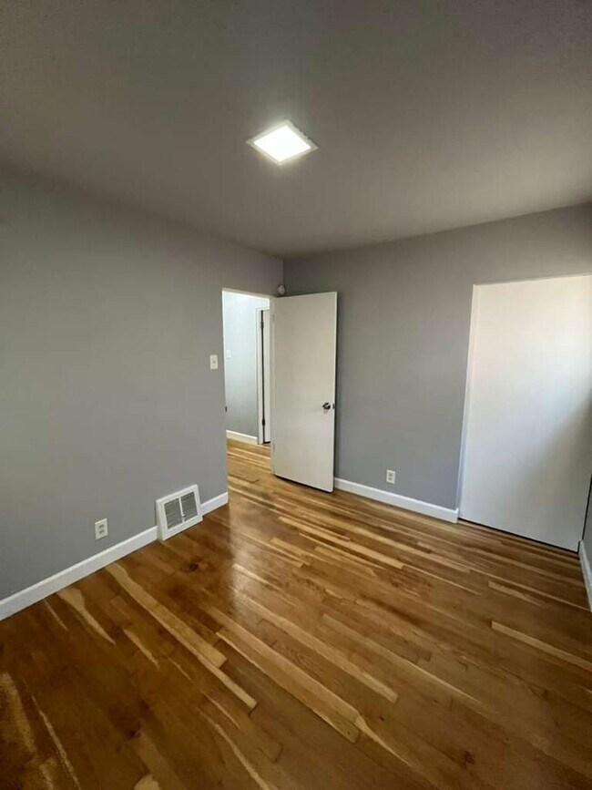 Building Photo - 3/1 on Spring Garden available 10/1/2026 - Beautiful inside + GARAGE