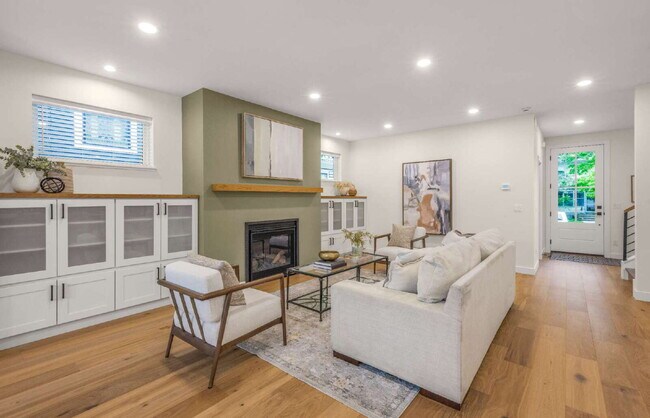 Building Photo - Stunning New Construction in the Heart of Uptown