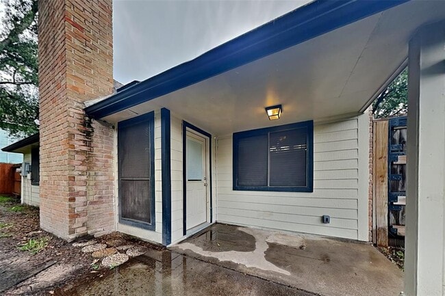 Building Photo - 9903 Jockey Club Dr