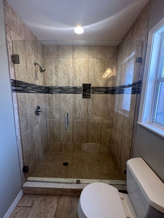 Building Photo - Popular Cathedral Oaks, Elegant Home