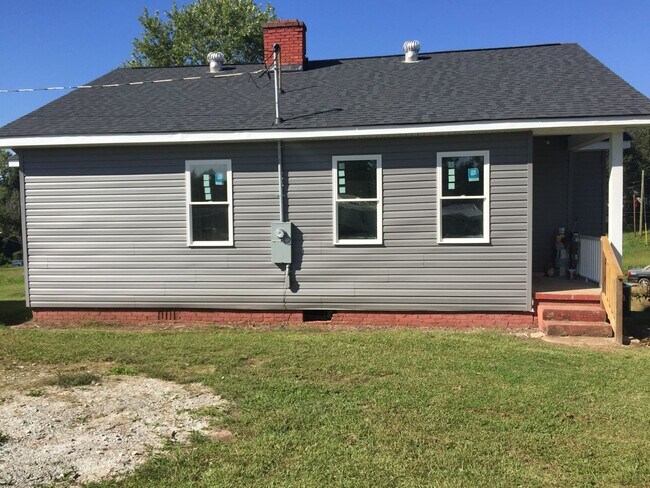 Building Photo - 3 bed/ 2 bath house in Seneca