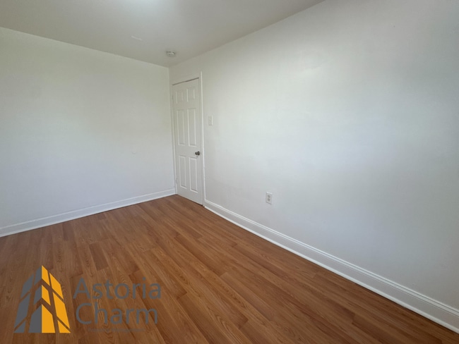 Building Photo - Updated 3 Bedroom Plus Den in East Baltimore
