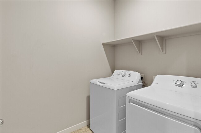 Building Photo - 993 E Cactus Wren Dr