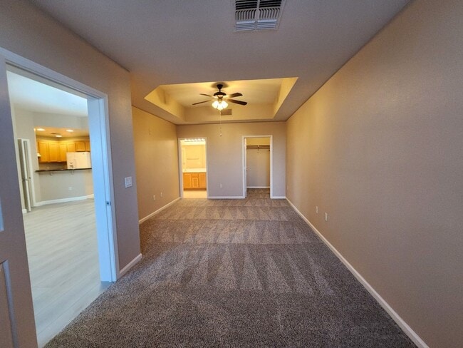Building Photo - Great Park Ave Condo Unit!
