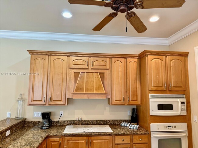 Building Photo - 1740 Ludlow Rd