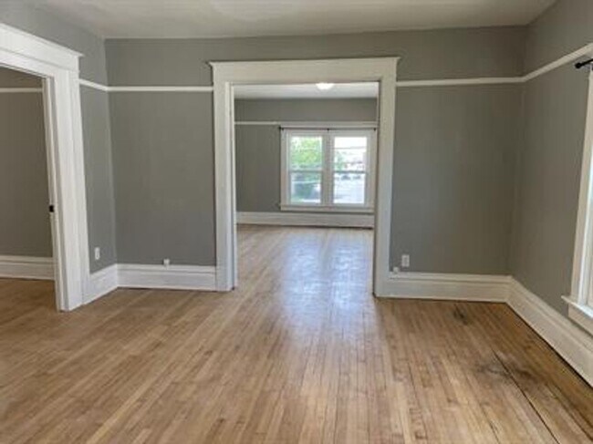 Building Photo - 312 Broad St