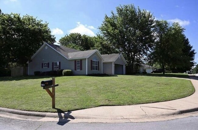 Building Photo - 1796 N Salem Rd