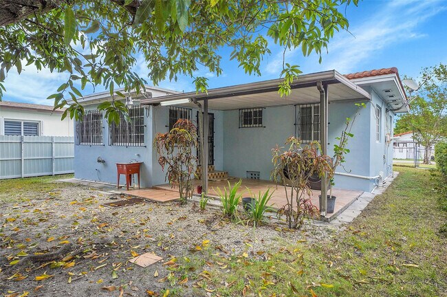 Building Photo - 330-348 SW 48th Ave